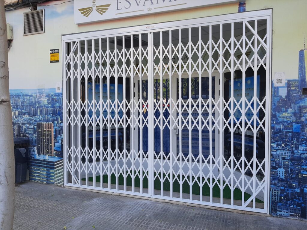 Puerta ballesta comercio